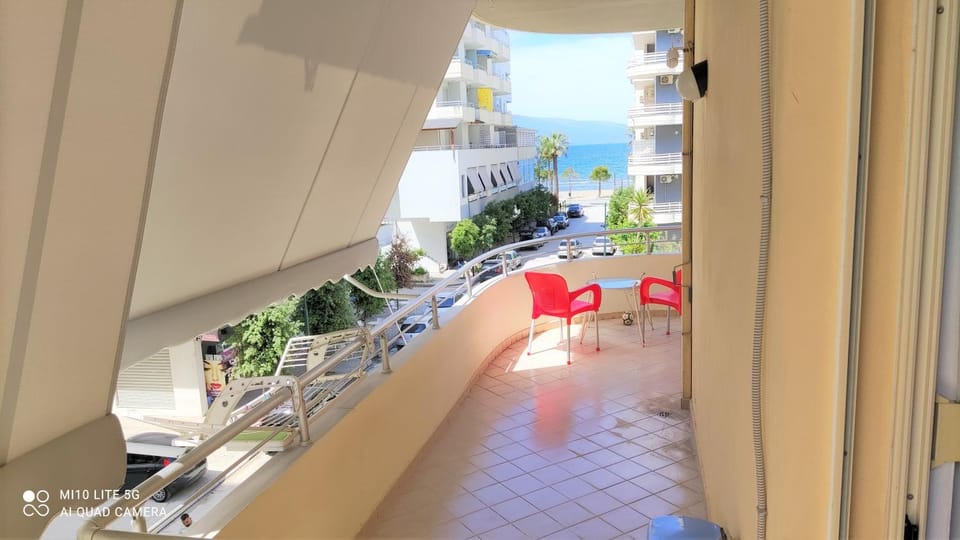 Property building, View (from property/room), Balcony/Terrace, Dining area