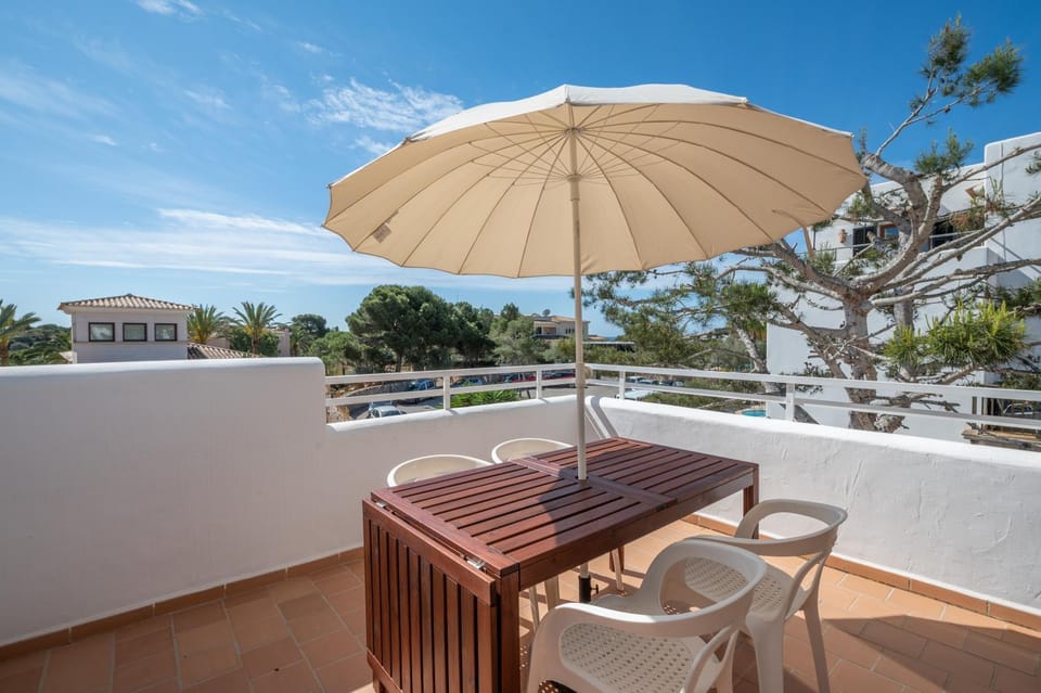 Property building, Balcony/Terrace, Living room