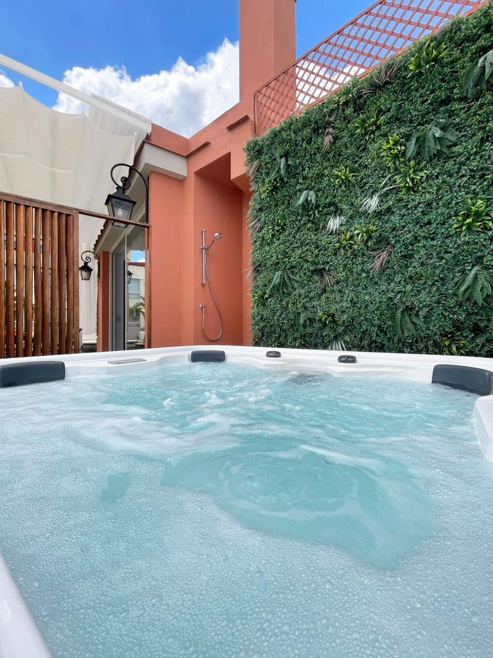 Hot Tub, Swimming pool