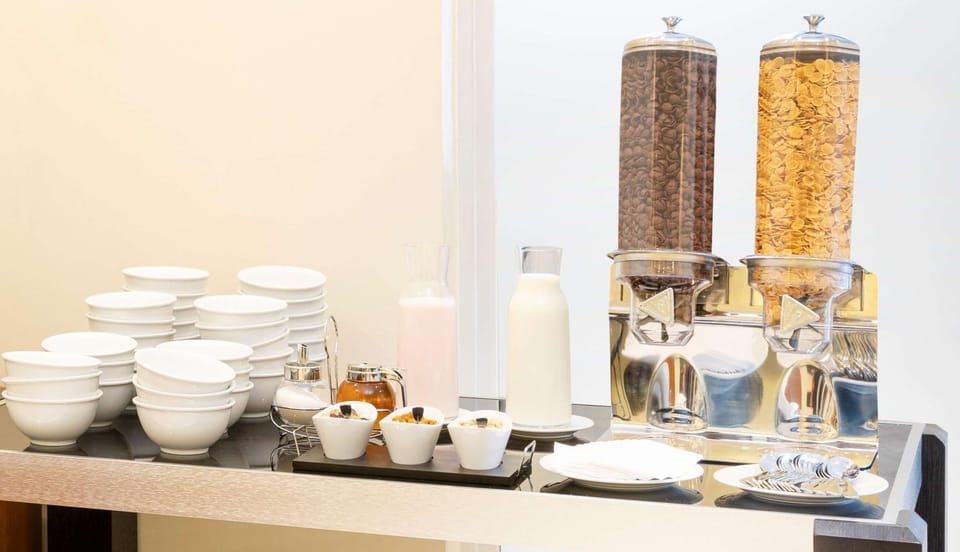 Restaurant/places to eat, Dining area, On site, Breakfast