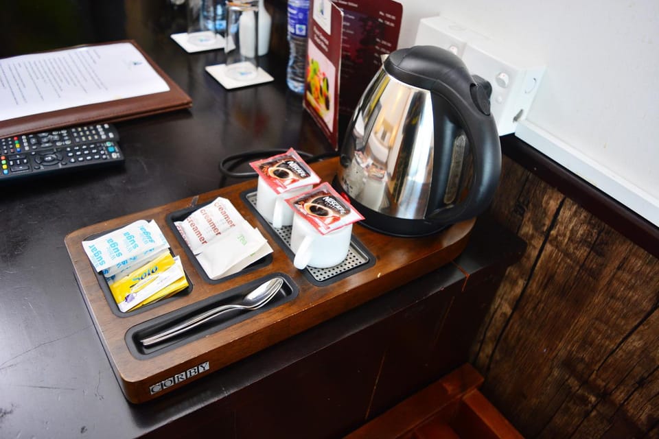 Coffee/tea facilities, Food and drinks