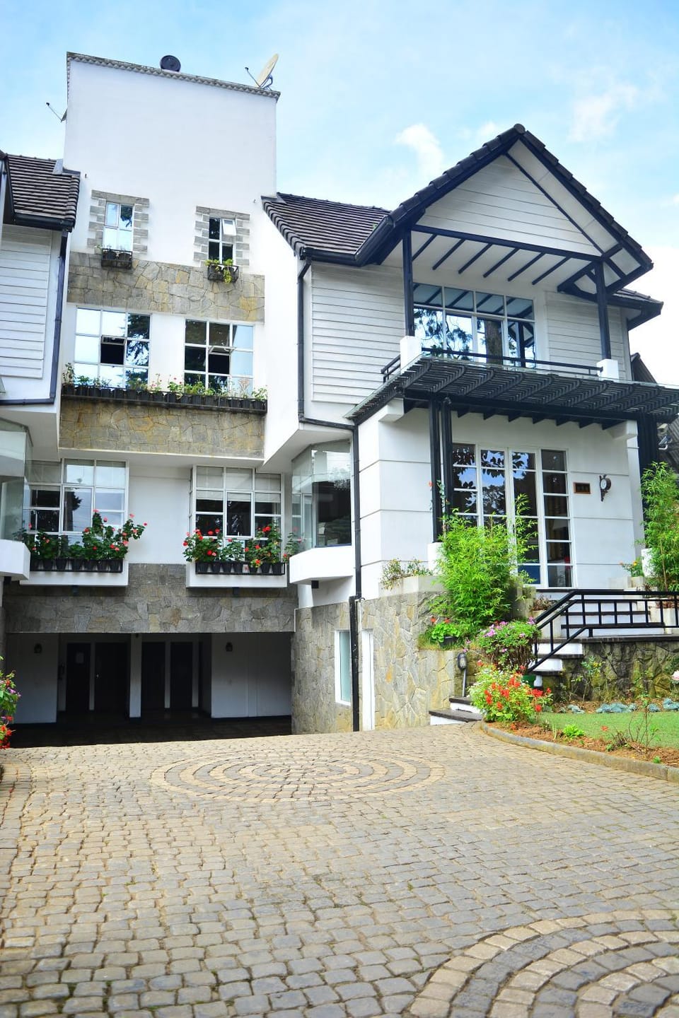 Facade/entrance
