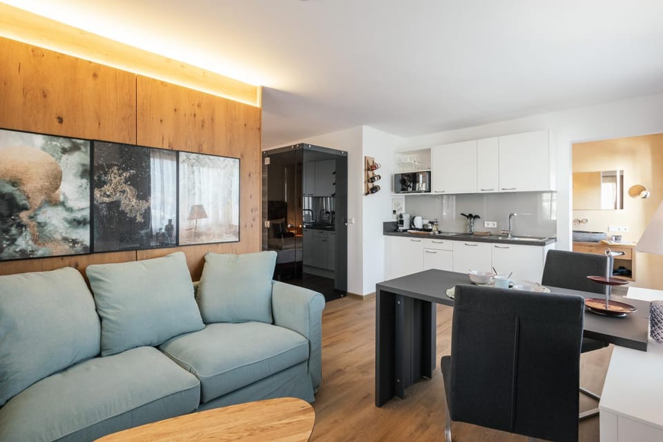 Kitchen or kitchenette, Living room, Seating area, Dining area