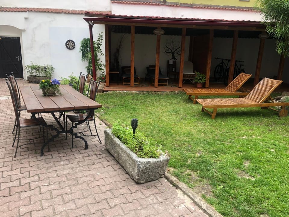 Garden, Seating area, Garden view