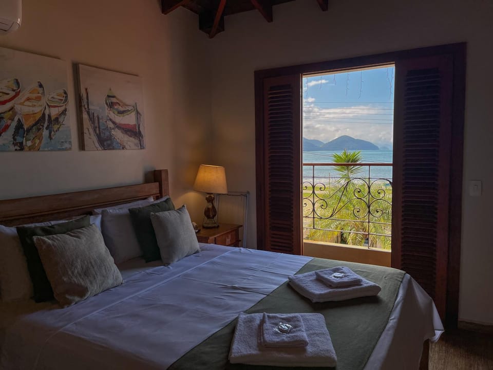 Bed, Bedroom, Mountain view, Sea view, towels