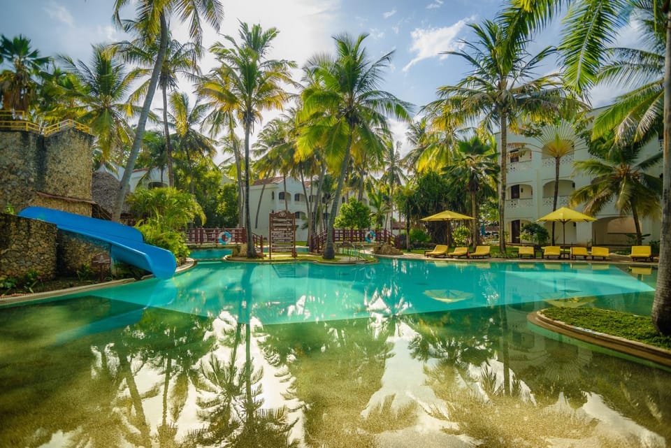 Property building, Swimming pool, Sunrise