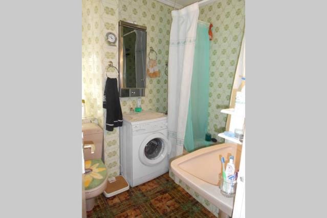 Toilet, Bathroom, towels, washing machine