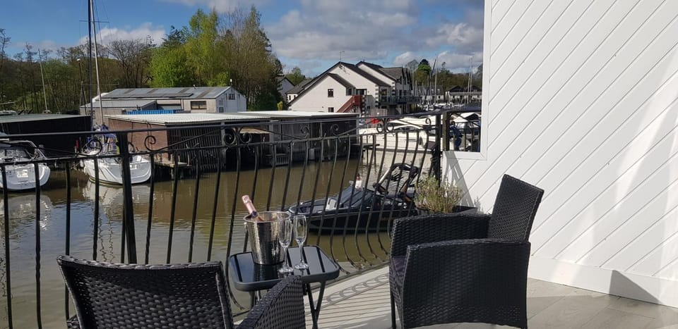 Marina Boathouse, lake windermere lets Apartment in Bowness-on-Windermere