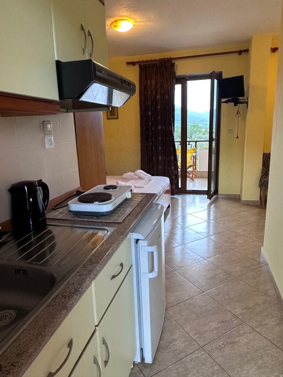 Kitchen or kitchenette, stove