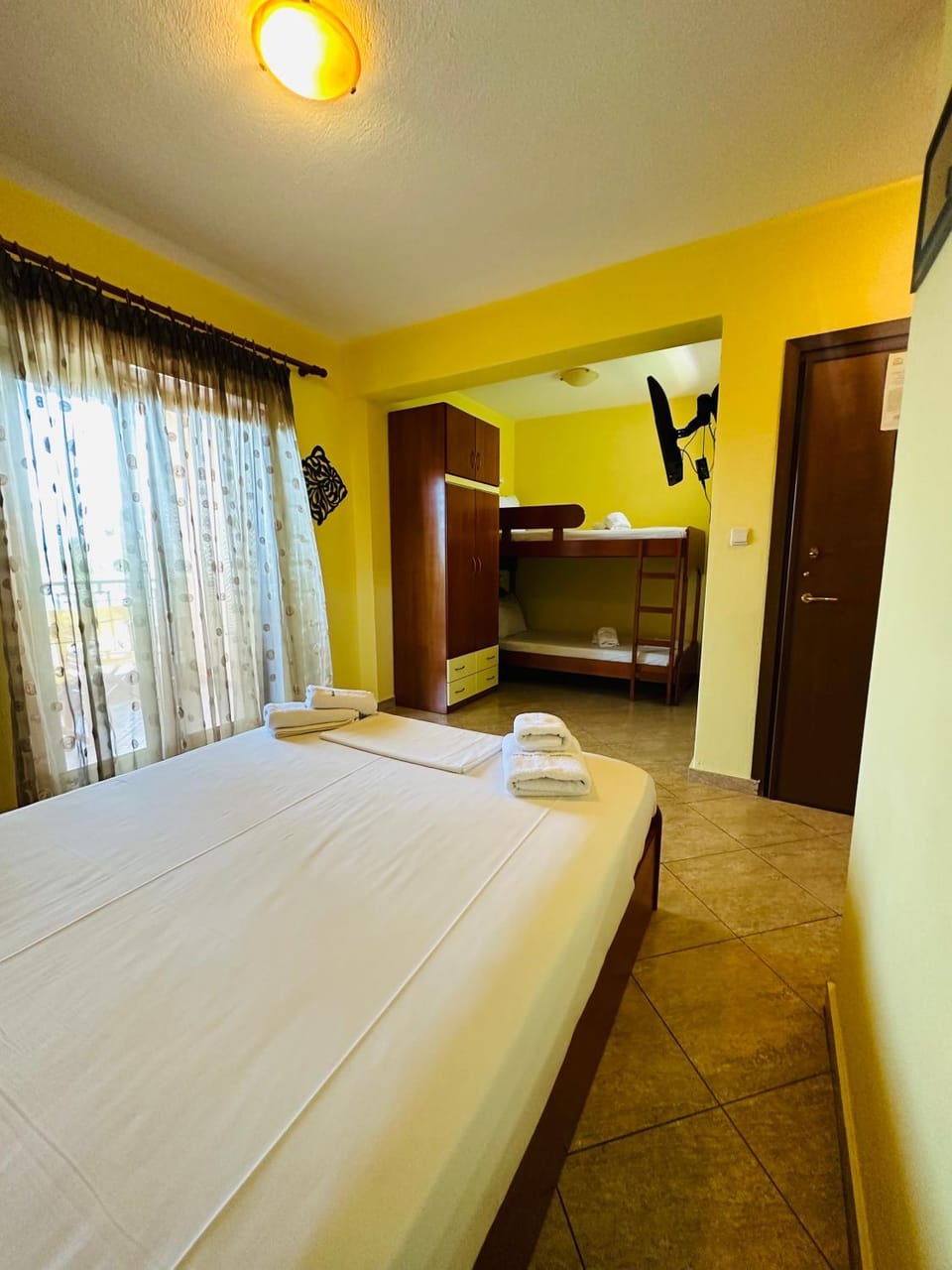 Bed, TV and multimedia, Photo of the whole room, Bedroom, wardrobe