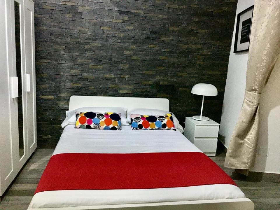 Bed, Photo of the whole room, Decorative detail, Bedroom