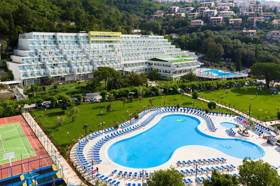 Property building, Swimming pool