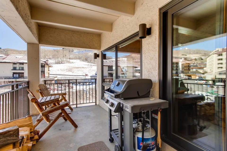 Recently Remodeled 2 Br Condo at the Plaza Apartment in Colorado