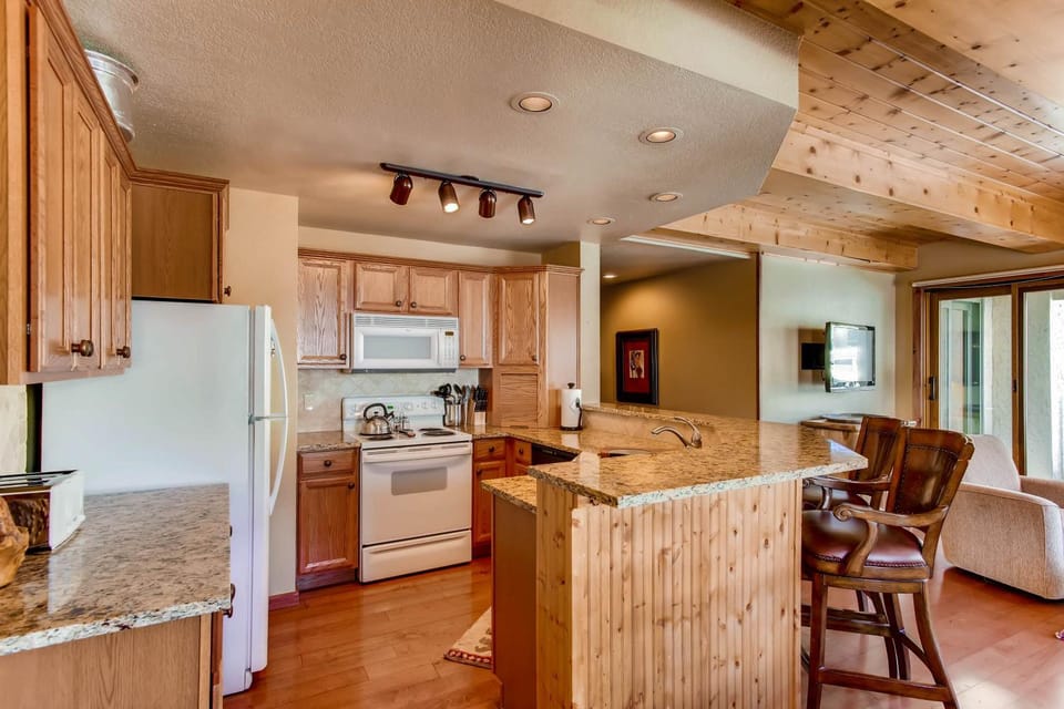 Recently Remodeled 2 Br Condo at the Plaza Apartment in Colorado