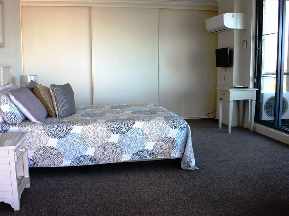 Twin Pines 401 CBD Location Apartment in Forster