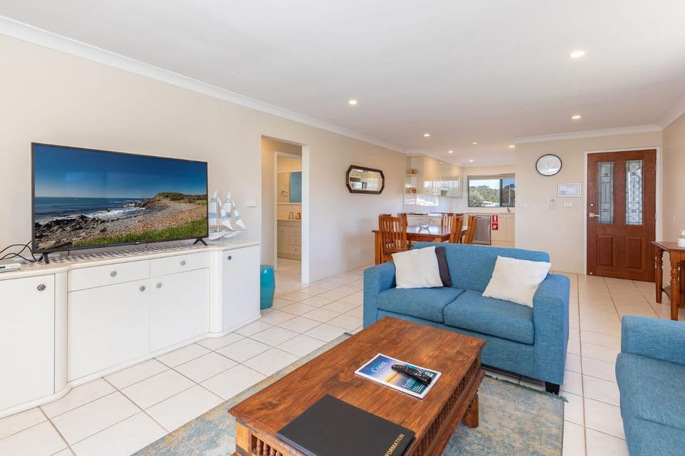 Surfspray 3 Pebbly Beach Apartment in Forster