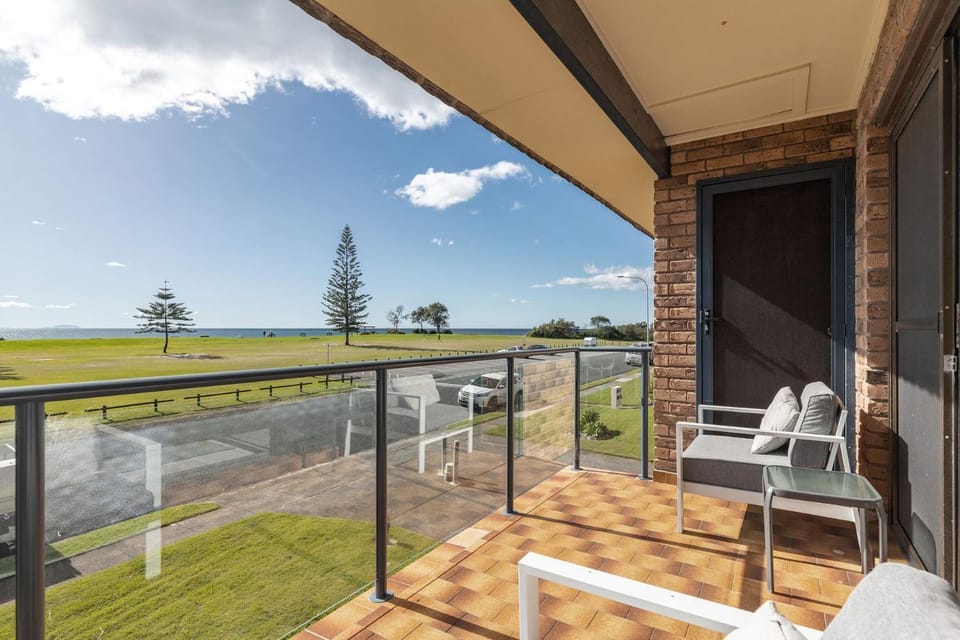Surfspray 3 Pebbly Beach Apartment in Forster