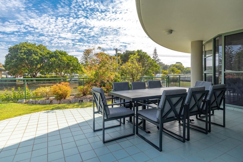 Parkside Marina 1 CBD Location Apartment in Tuncurry