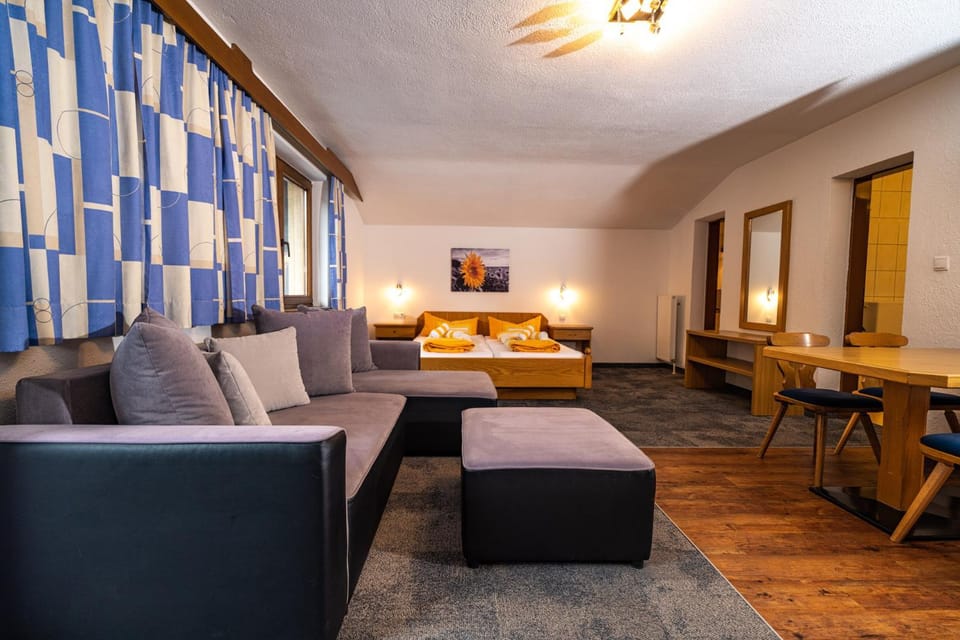 Living room, Photo of the whole room