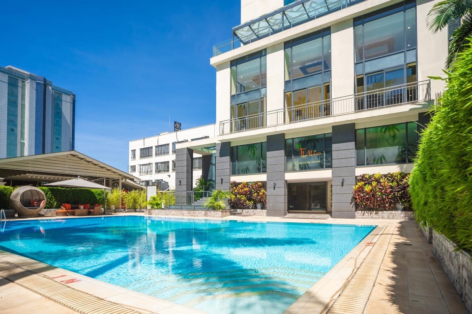 Property building, Day, Pool view, Swimming pool, Swimming pool
