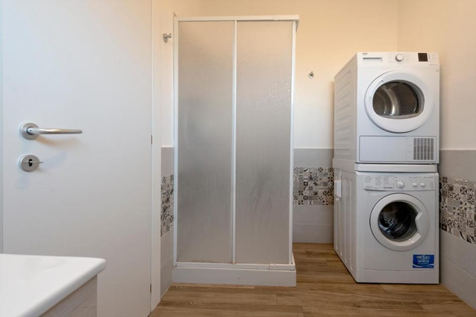 Shower, Bathroom, heating, heating, washing machine, washing machine, dryer