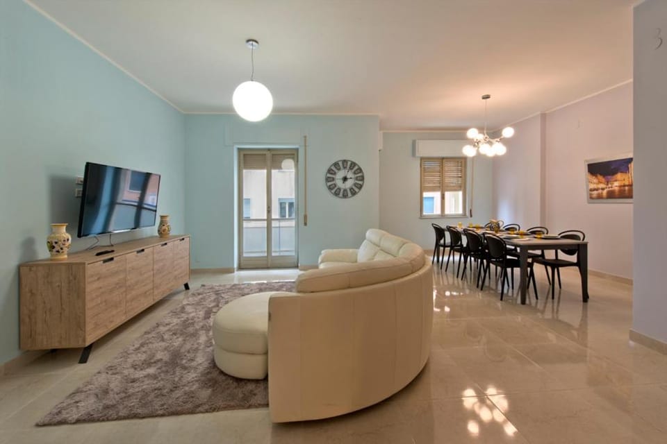 Property building, TV and multimedia, Living room, Dining area