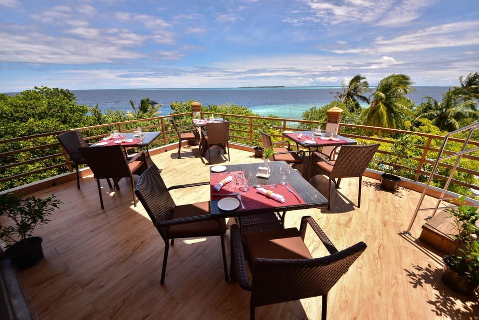 Restaurant/places to eat, Sea view, Breakfast