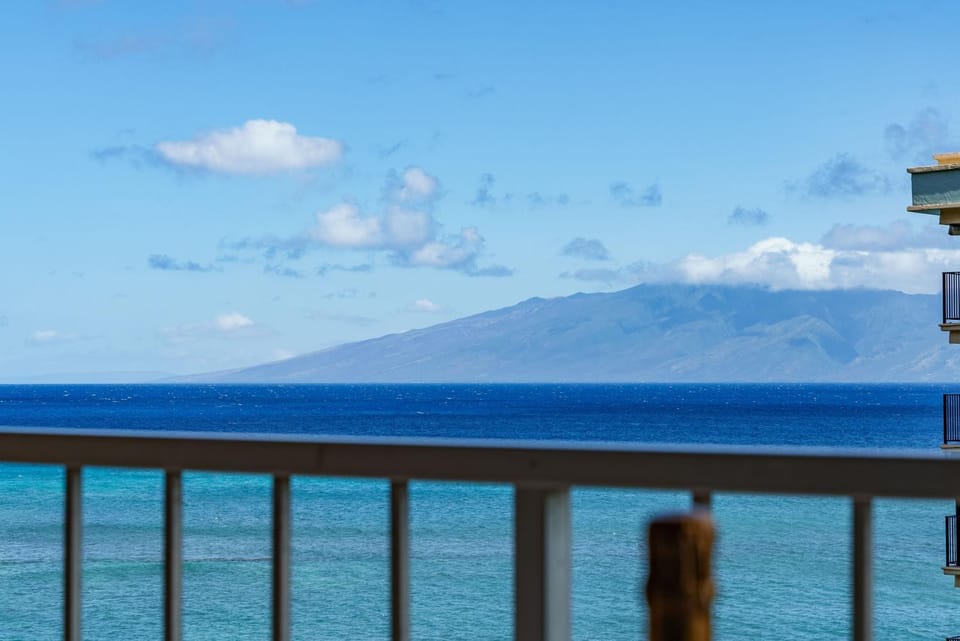 Royal Kahana 702 Studio Condo Apartment in Napili-Honokowai