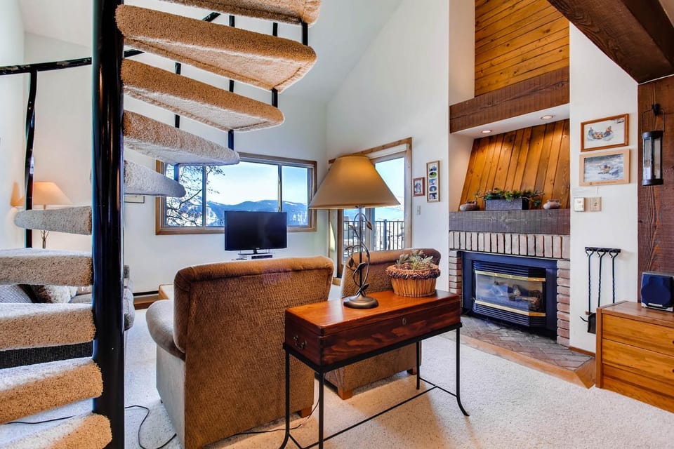 2 Br Buttes Condo- Breathtaking Views Of Mountain Range Condo Apartment in Colorado
