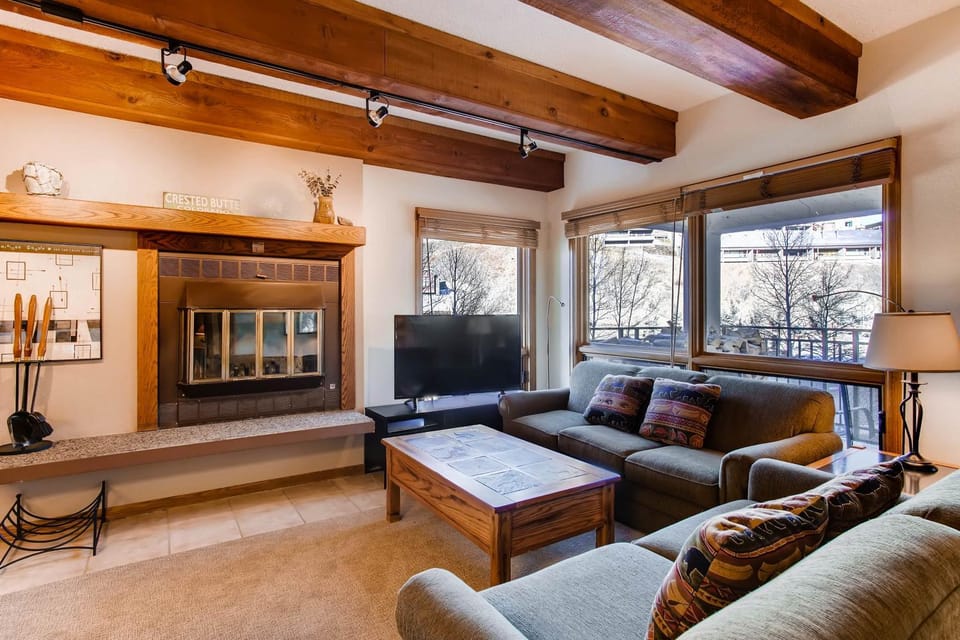 Cozy 2 Br Condo Sleeps 6 People Condo Apartment in Colorado