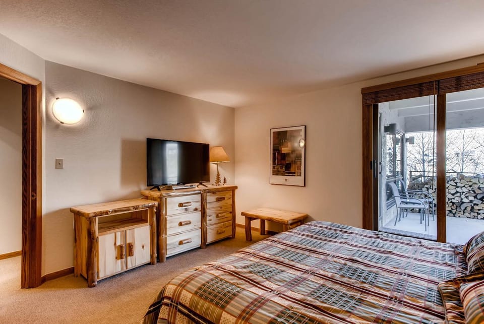 Cozy 2 Br Condo Sleeps 6 People Condo Apartment in Colorado