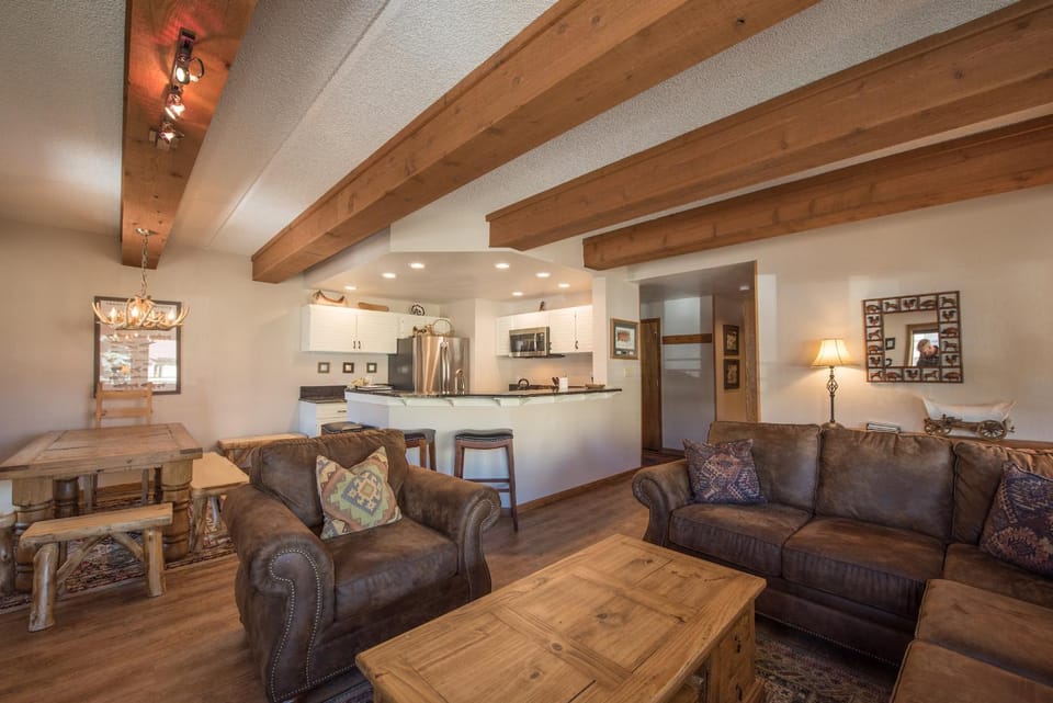 Rustic-Contemporary 3Br With Great Views Condo Apartment in Colorado