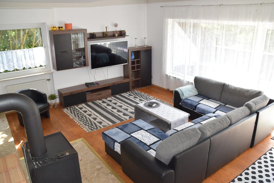 Communal lounge/ TV room, TV and multimedia, Living room, Seating area, Evening entertainment