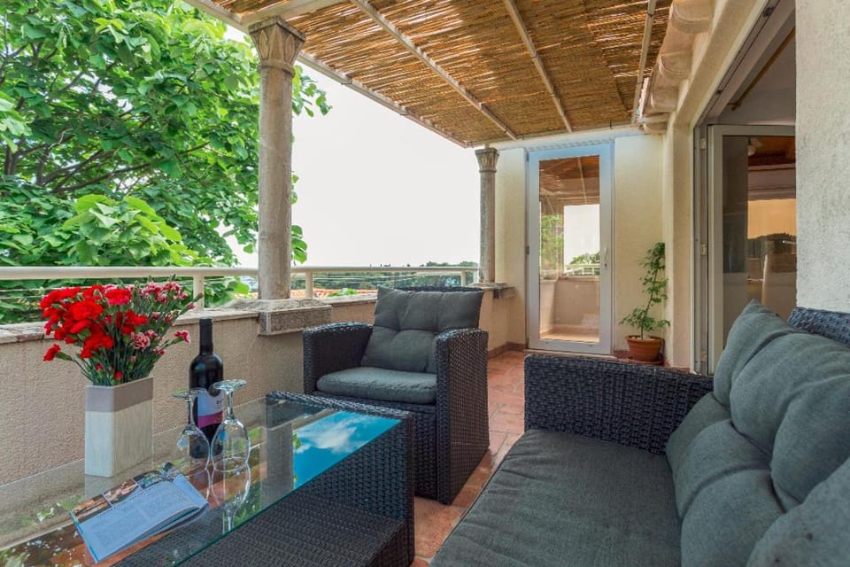View (from property/room), Balcony/Terrace, Seating area