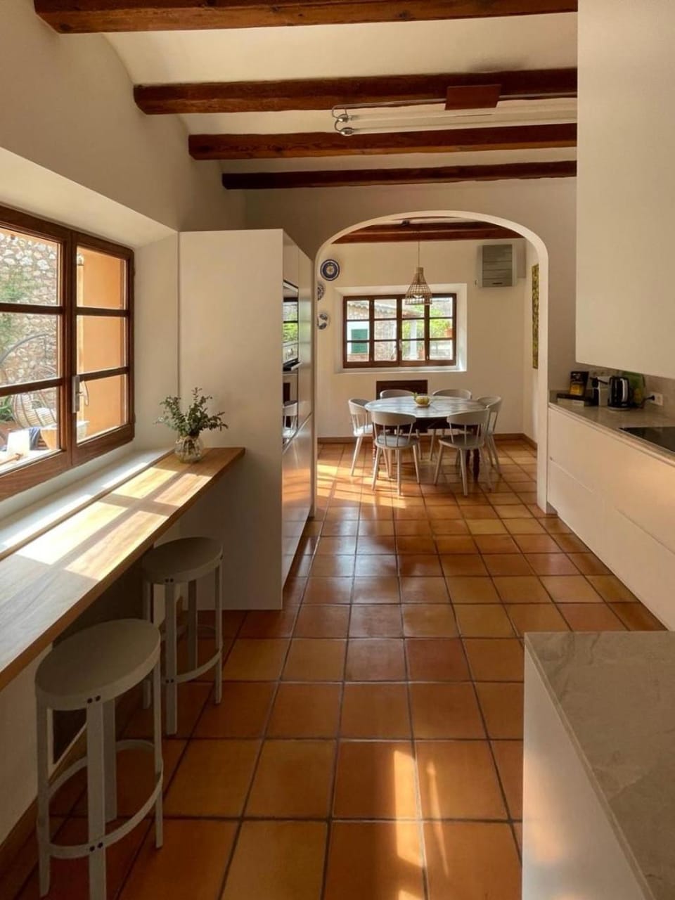 Kitchen or kitchenette, Dining area