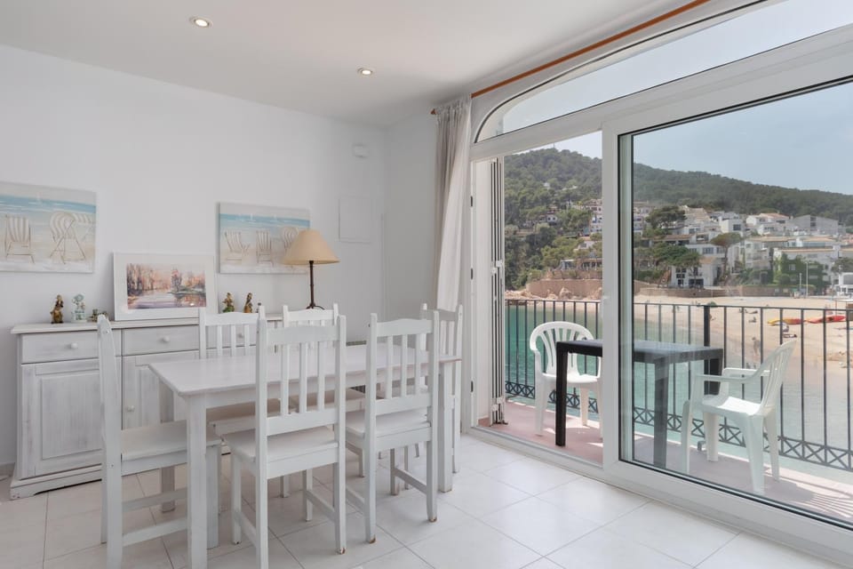 Natural landscape, View (from property/room), Balcony/Terrace, Dining area, Mountain view, Sea view