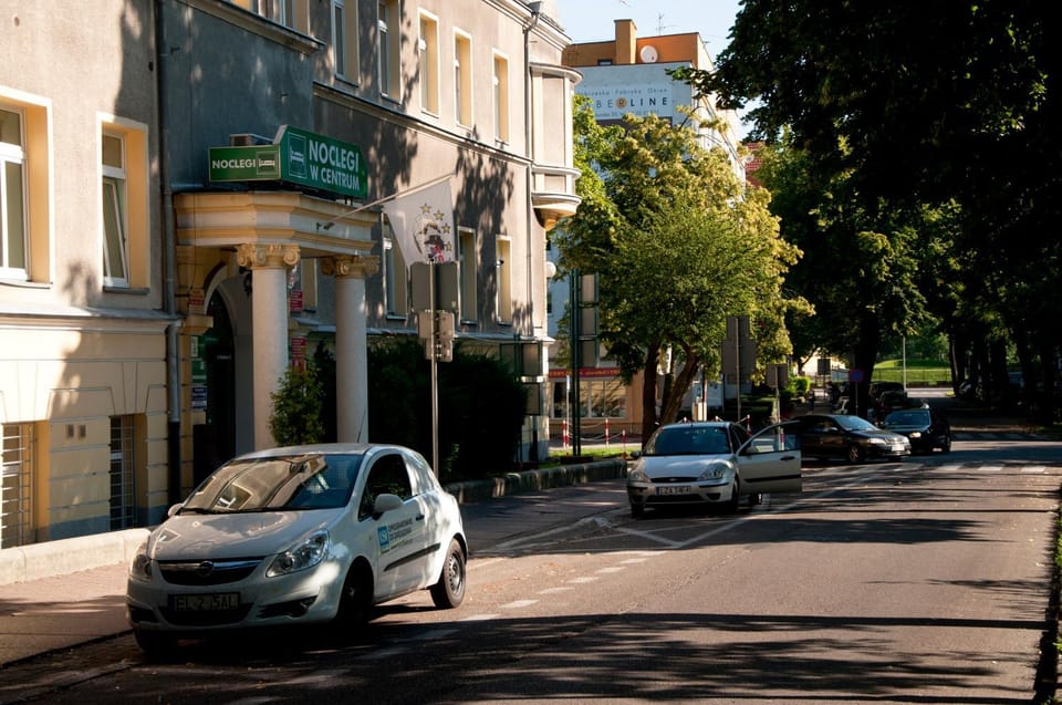 Facade/entrance, Neighbourhood, Location