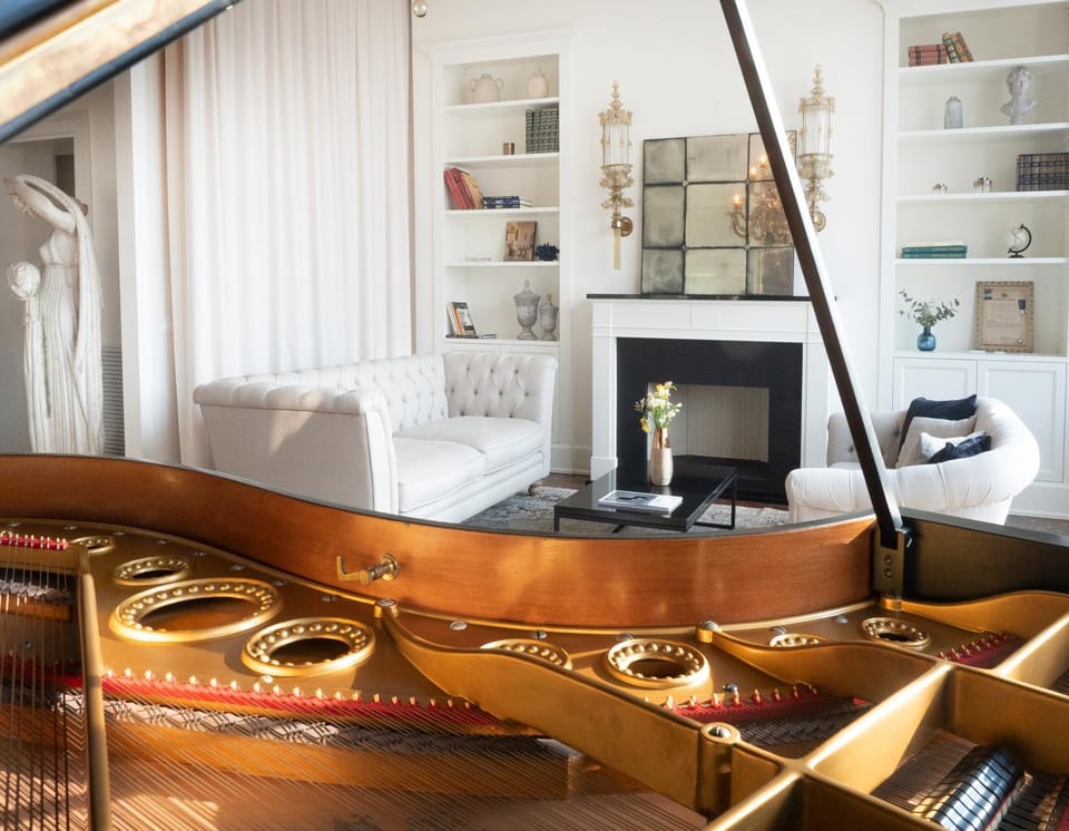 Living room, Seating area