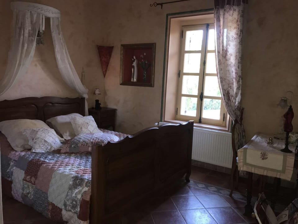 Le Mazet de la Dame Bed and Breakfast in Graveson