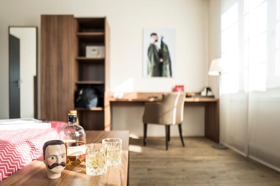 Coffee/tea facilities, Other, Seating area