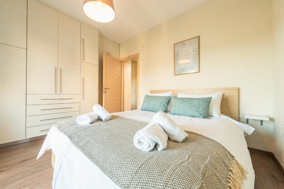 Bed, Bedroom, towels, wardrobe