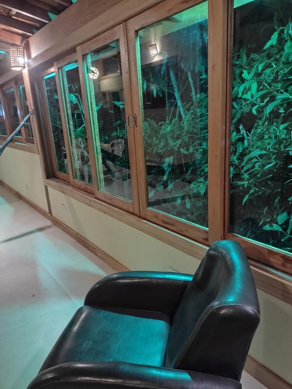 Night, Seating area