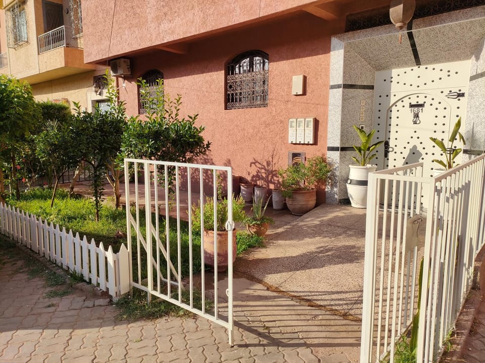 Property building, Day, Garden, Garden view