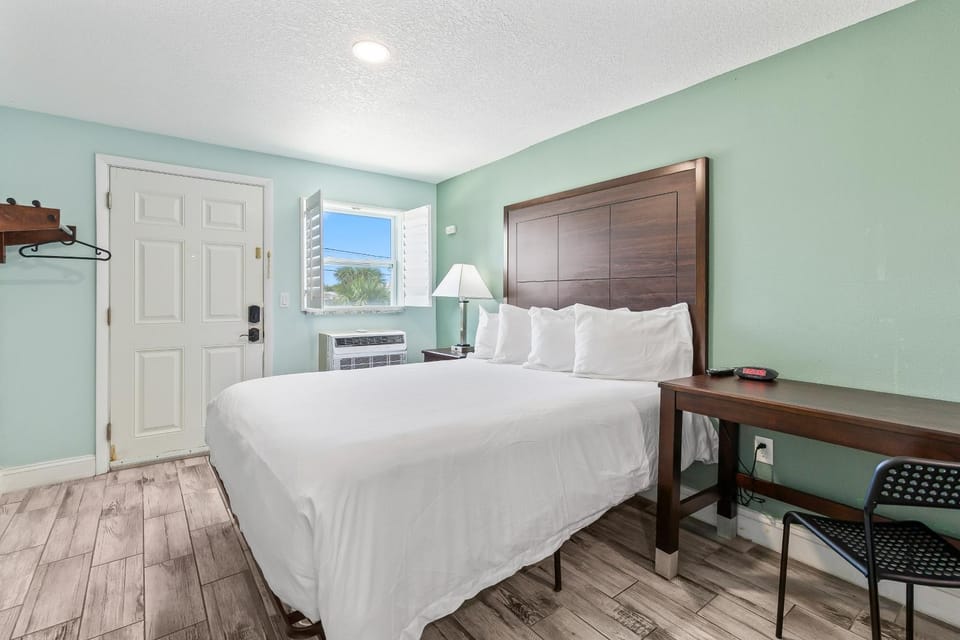 Bed, Bedroom, air conditioner