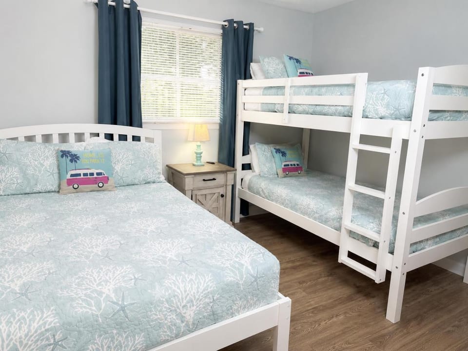 Bed, Bedroom, bunk bed