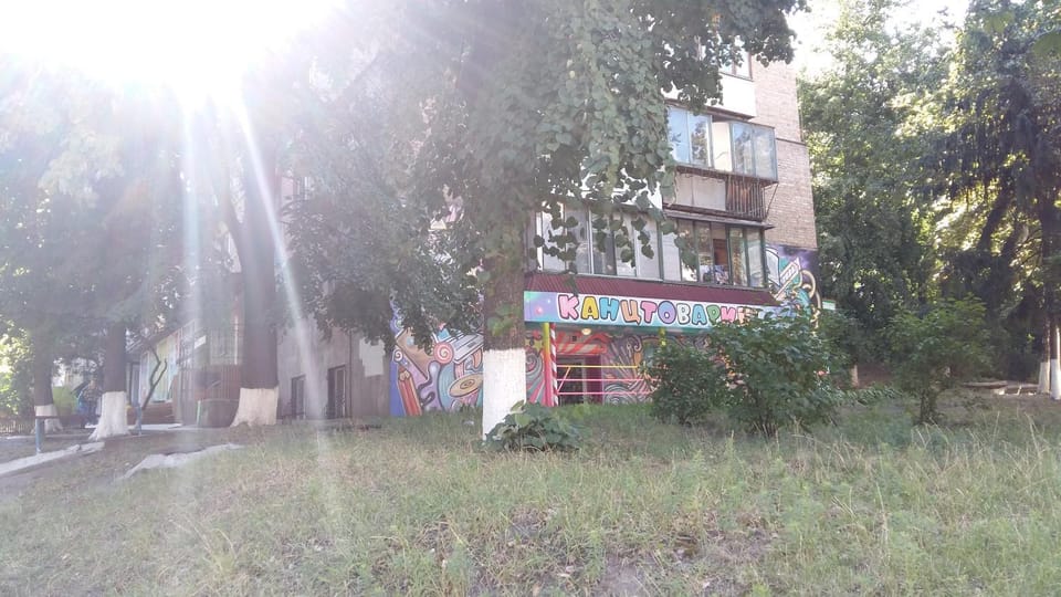 Property building, Neighbourhood