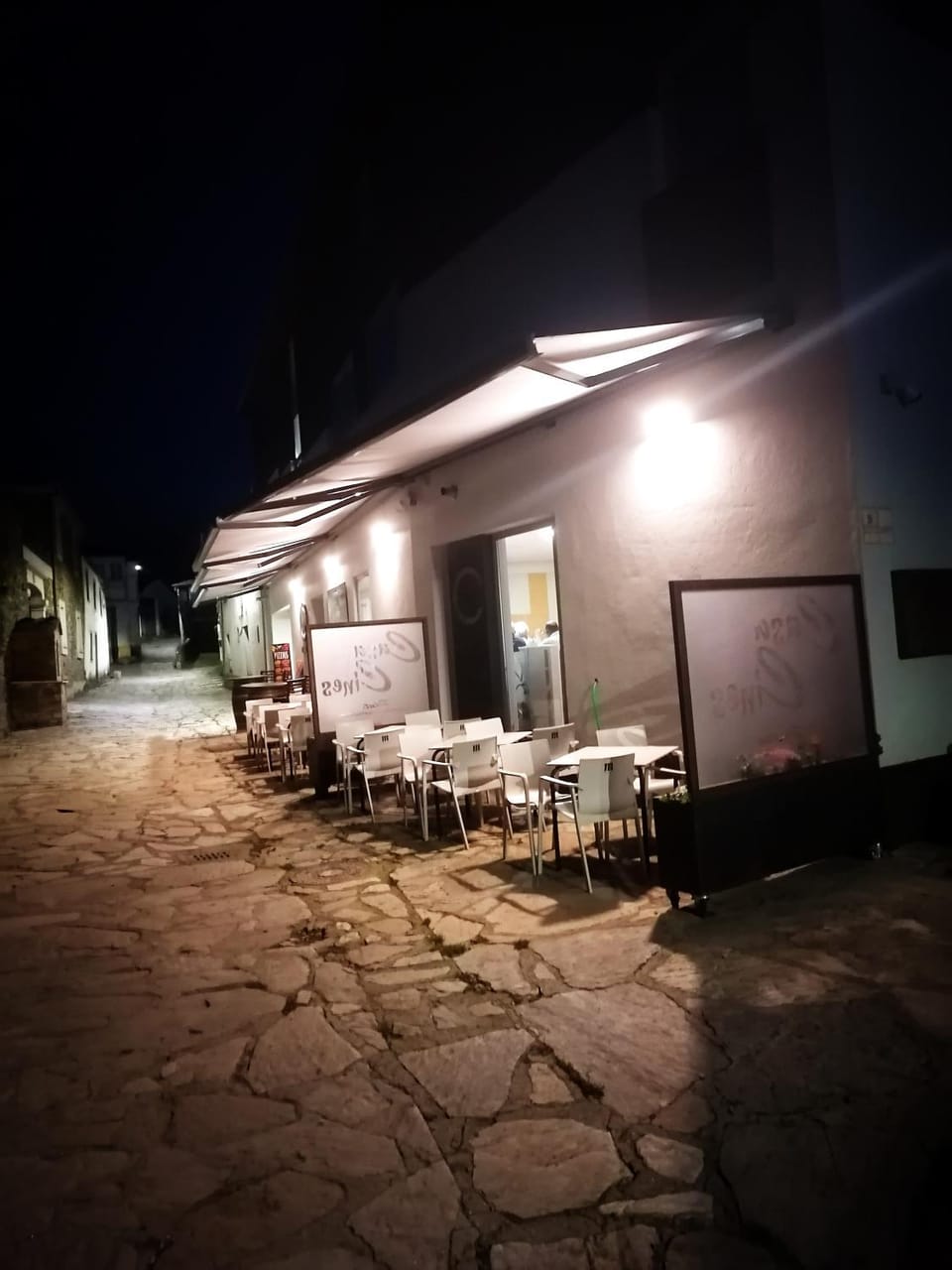 Property building, Restaurant/places to eat, Breakfast