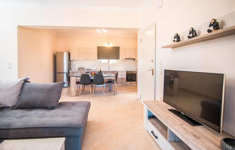 Kitchen or kitchenette, Seating area, Dining area