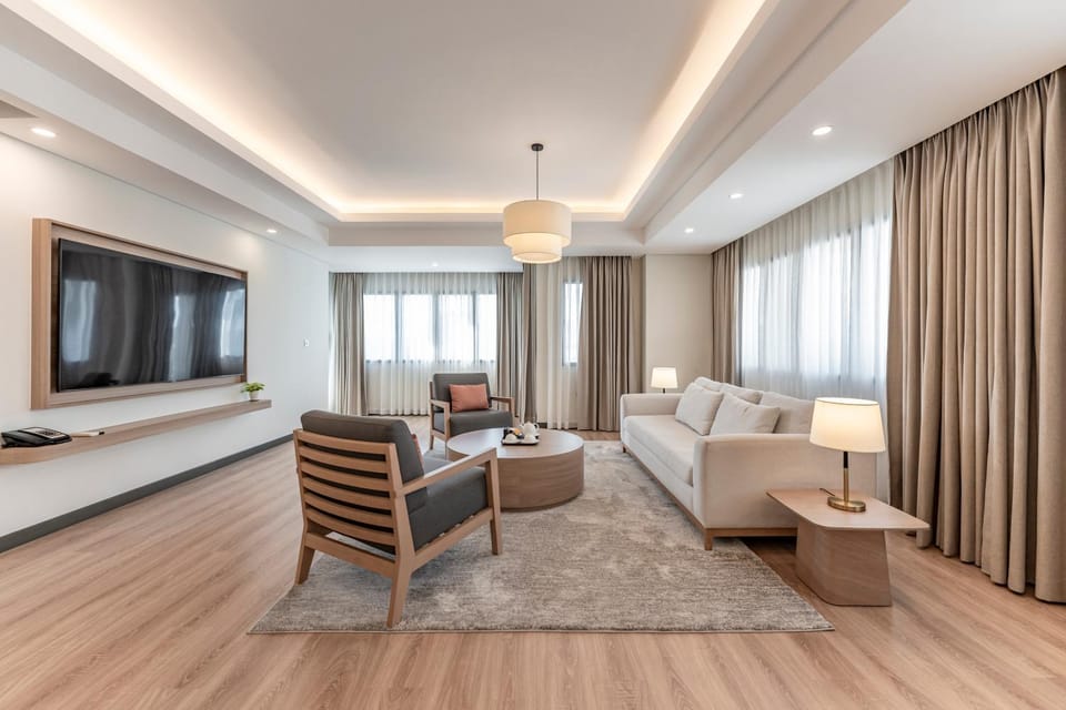 Communal lounge/ TV room, TV and multimedia, Living room, Seating area, Evening entertainment