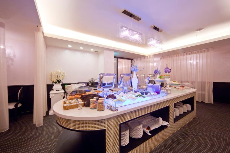 Restaurant/places to eat, Dining area
